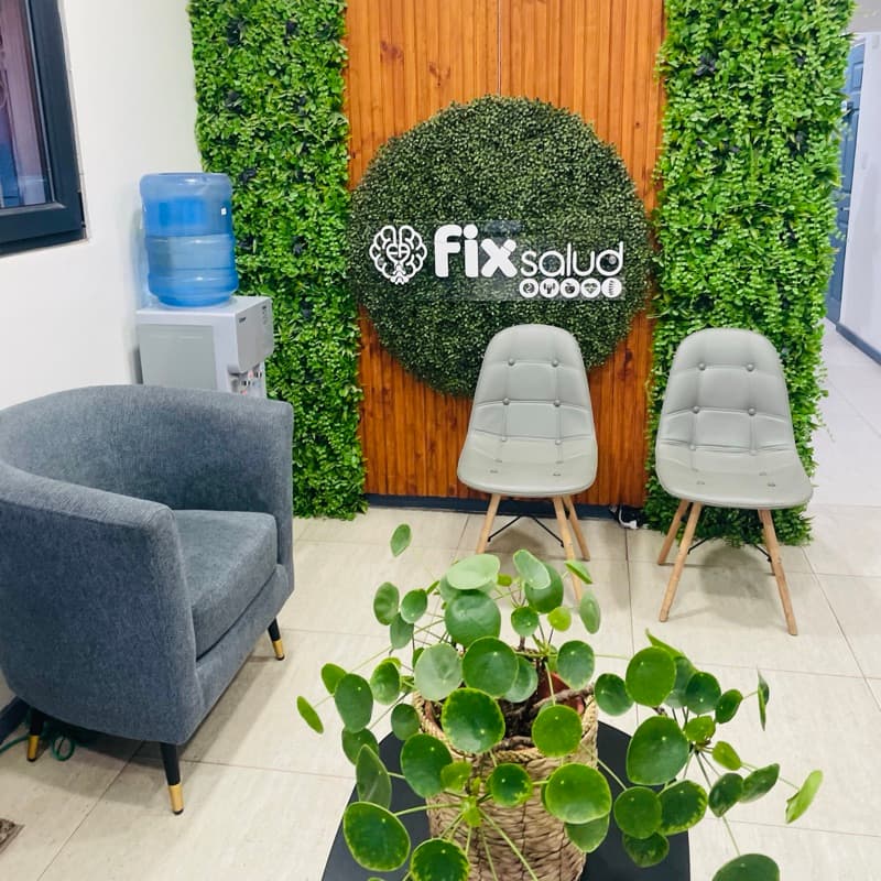 Sala de espera de Fix Salud, Linares